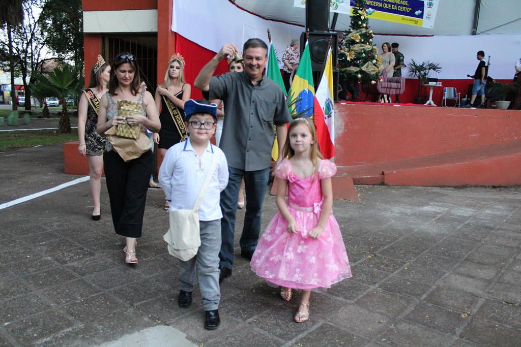 Com o toque da sineta, 41ª Feira do Livro foi oficialmente aberta